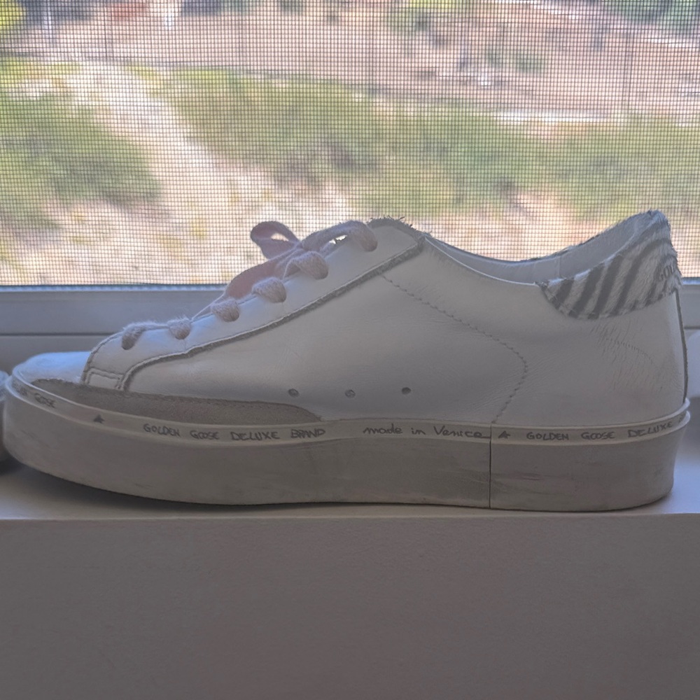 Golden Goose White Sneakers with Black Star - Picture 4 of 5